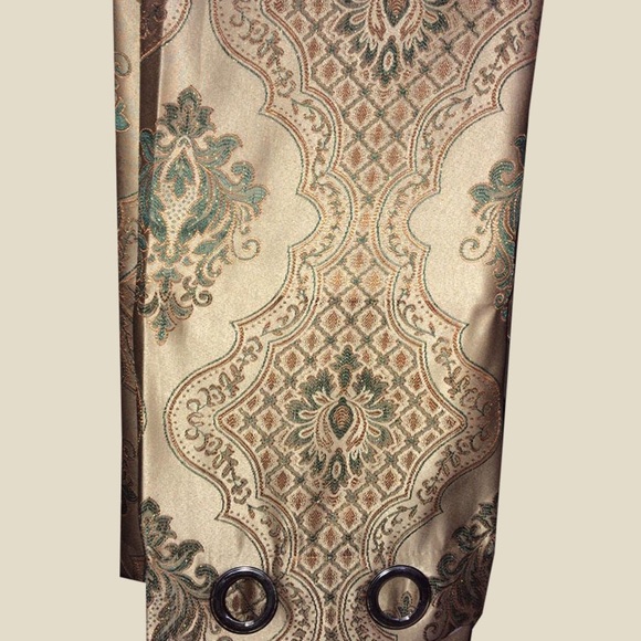 Curtains - Picture 4 of 8